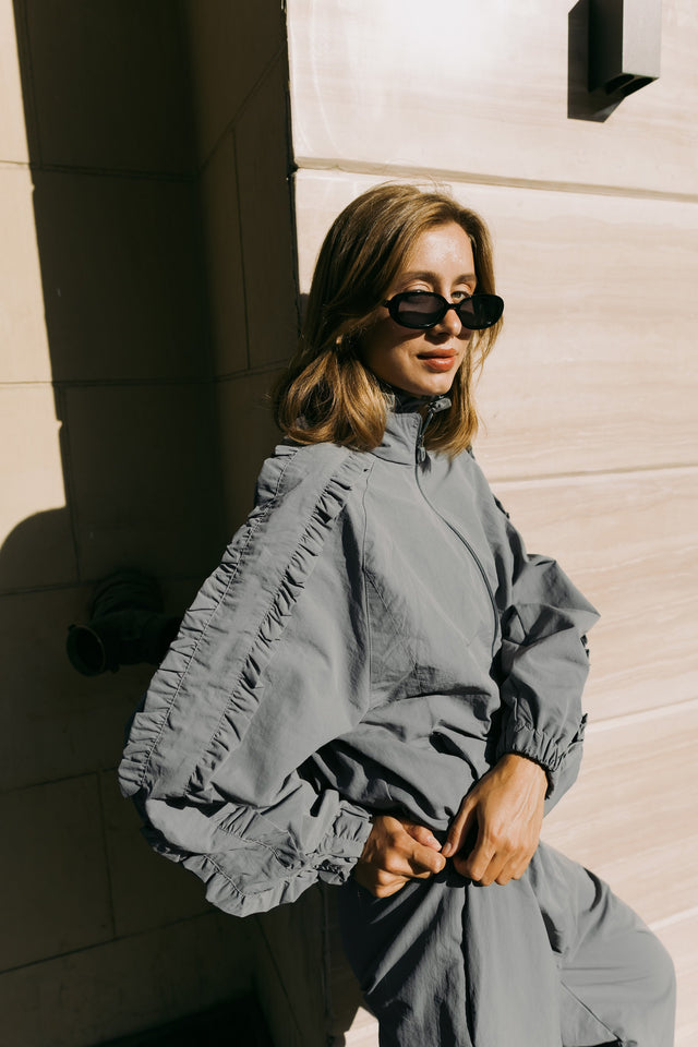 Ruffle sleeves in the sun